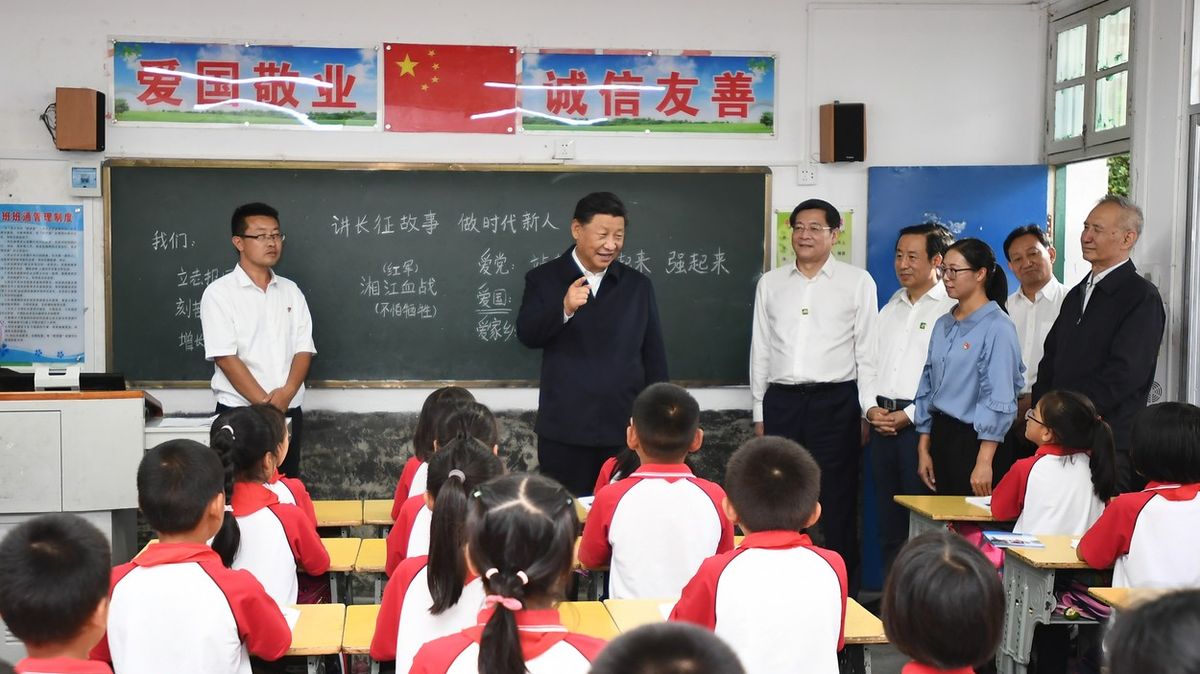 Si Ťin-pching bude prezident navždy. Jeho myšlení je ve školách povinné